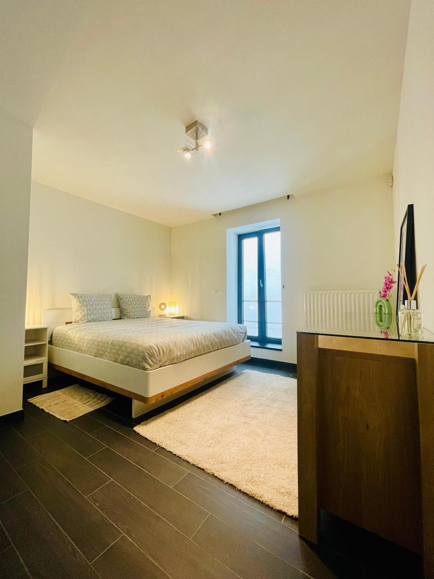 Down Town Spacious Loft Retreat With Private Parking Brussels Exterior photo